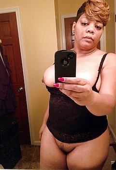 ebony selfie
